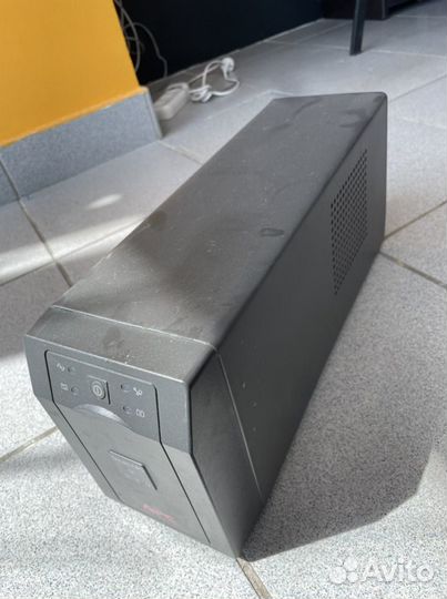 Источник бесперебойного питания APC Smart-UPS