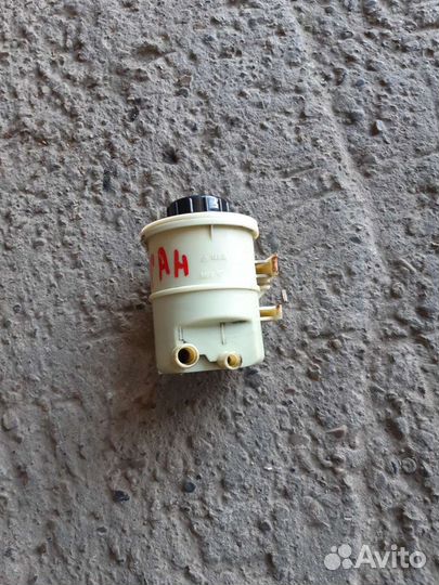 Рено Логан бачок гур