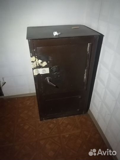 Мебель, сейфы, строительное оборудование