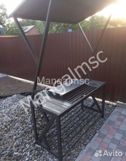 Мангал с крышей
