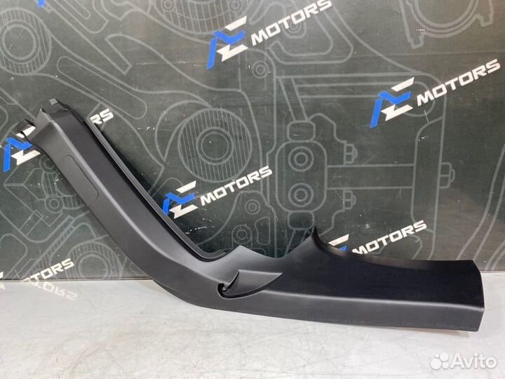 Обшивка салона задняя правая Bmw X5 E53 M54B30