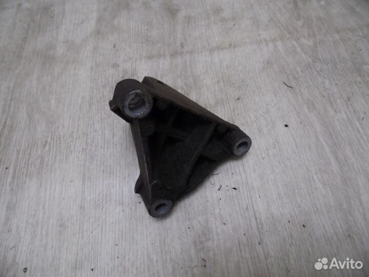 Кронштейн опоры двигателя Renault Megane II 2003-2