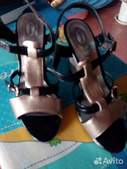 Босоножки 38