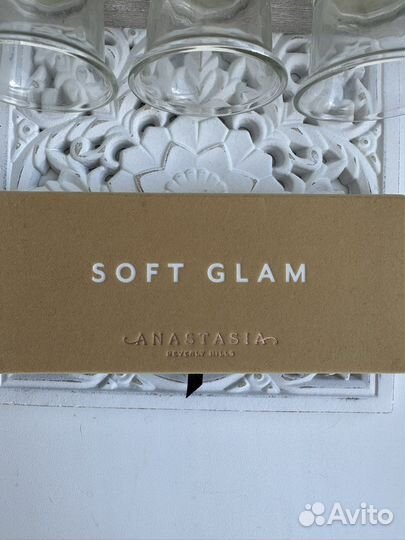 Палетка теней Anastasia Beverly Hills Soft Glam