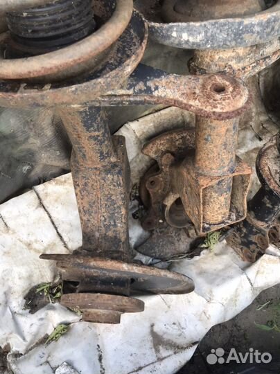 Поворотный кулак в сборе audi 80 b3