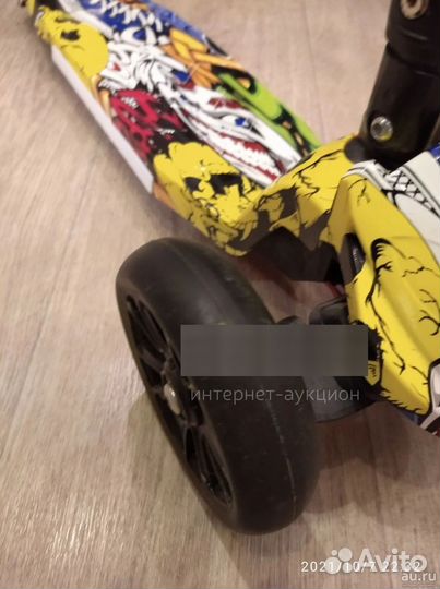 Самокат трехколесный