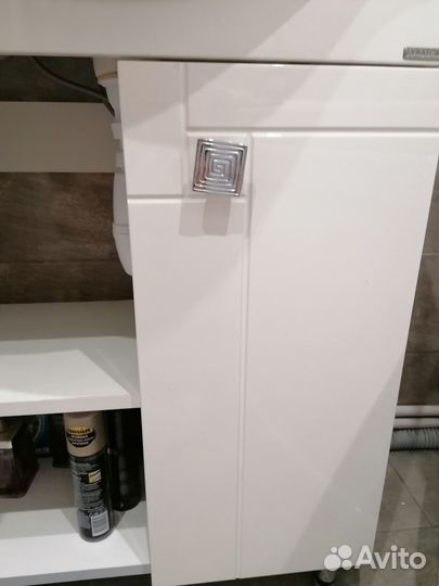 Продам тумбу с умывальником