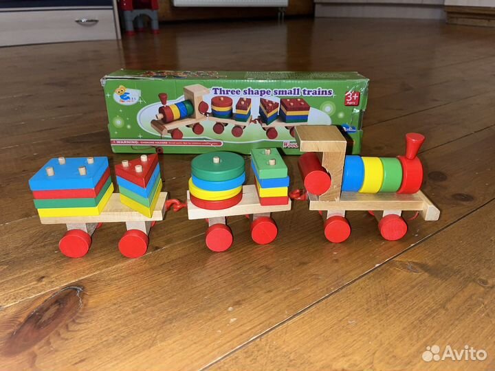 Паровозик- сортер с разноцветными блоками