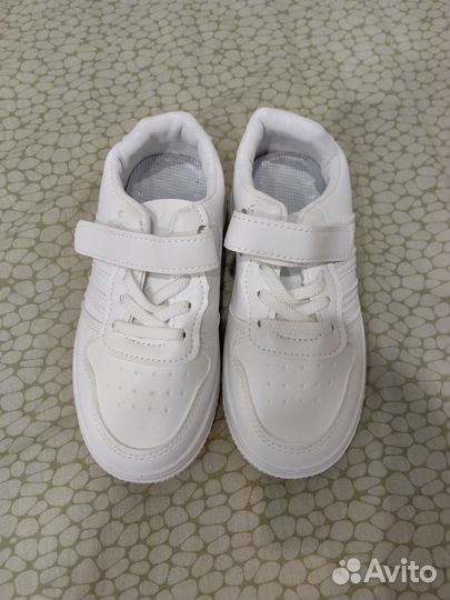 Кроссовки белые 31