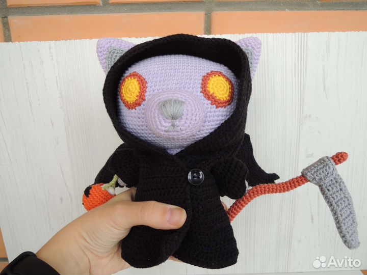 Вязаная игрушка кот (амигуруми)