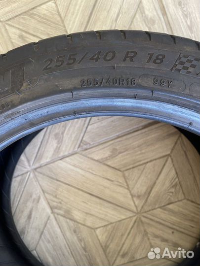 Michelin Pilot Sport 4 225/45 R18 и 255/40 R18 99Y