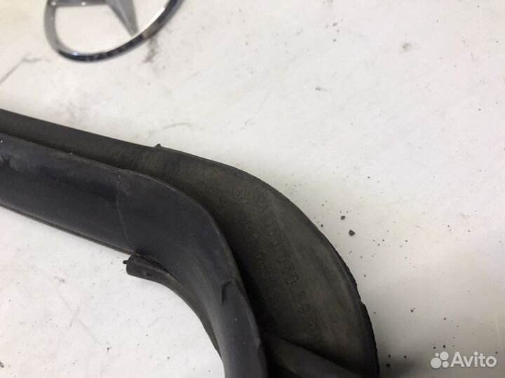Уплотнитель форточки задний левый Мерседес w166 GL