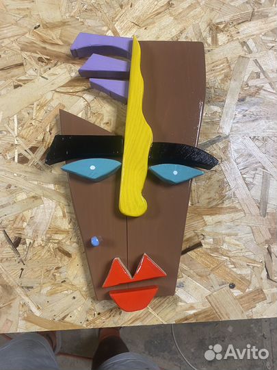Маска из дерева