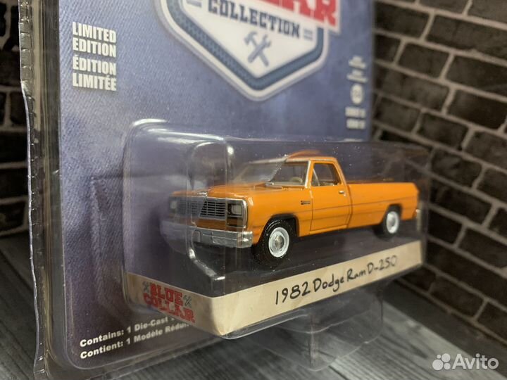 Greenlight 1/64 dodge RAM D-250 пикап 1982 Orange