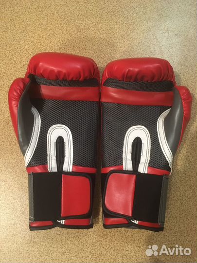 Боксерские перчатки Everlast красные