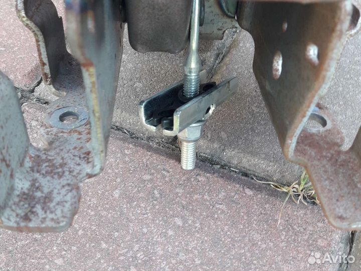 Ручник Citroen C4 B7 седан 2013г