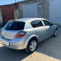 Opel Astra 1.6 MT, 2014, 88 000 км, с пробегом, цена 990 000 руб.