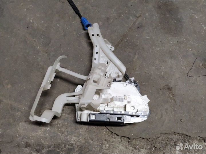 Замок передний правый двери Фольксваген Пассат сс