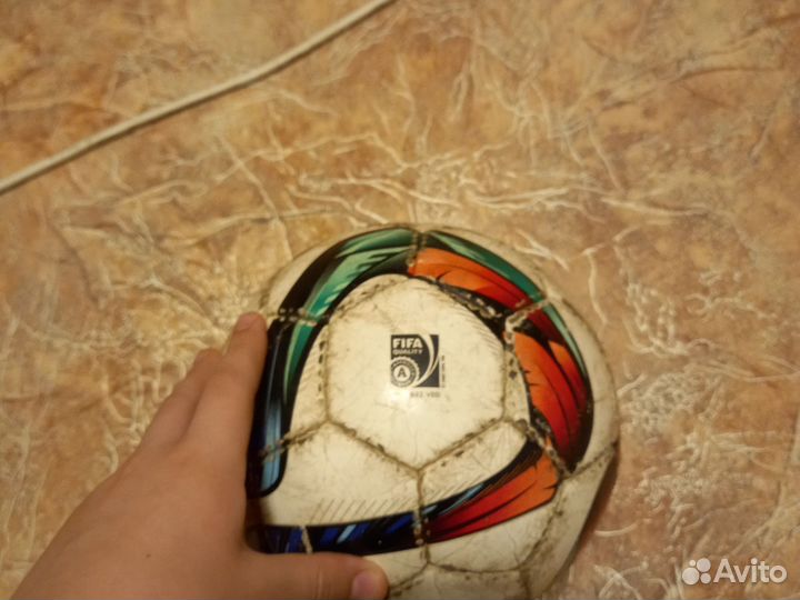 Футбольный мяч adidas