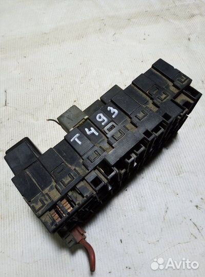 Блок предохранителей Volkswagen Transporter Т4 1