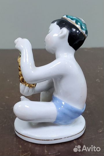 Фарфор Мальчик с виноградом лфз оригинал