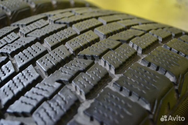 Goodyear Ice Navi Zea 215/55 R17