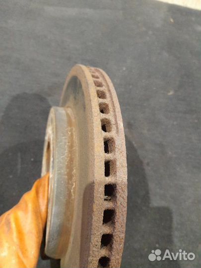 Тормозной диск передний Mitsubishi Pajero V93W 3.0