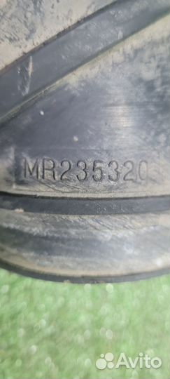 Патрубок воздушного фильтра Mitsubishi Carisma