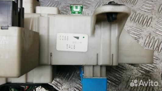 Блок предохранителей toyota RAV 4 ZCA2 (EBR12M101)