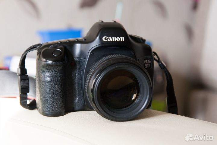 Полнокадровый зеркальный фотоаппарат Canon EOS 5D
