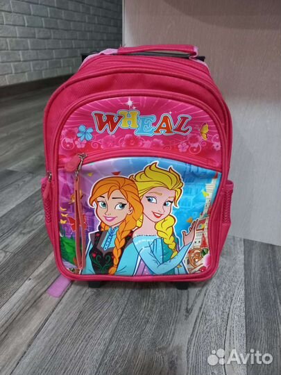 Рюкзак на колёсиках 