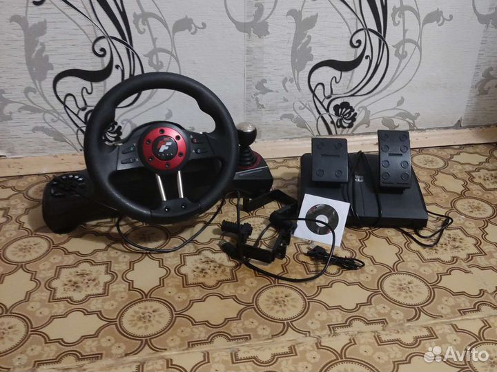 Игровой руль с педалями