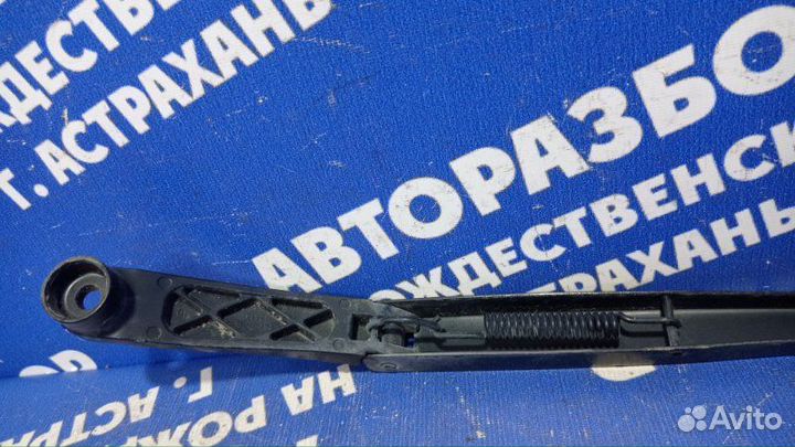 Левый поводок дворника Hyundai Solaris 1 седан