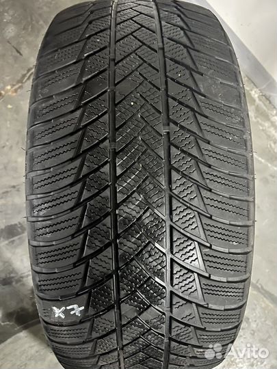 Bridgestone Blizzak LM-001 285/45 R21 113V