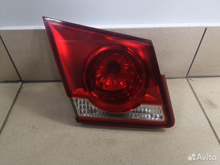 Фонарь задний левый в крышку Chevrolet Cruze круз