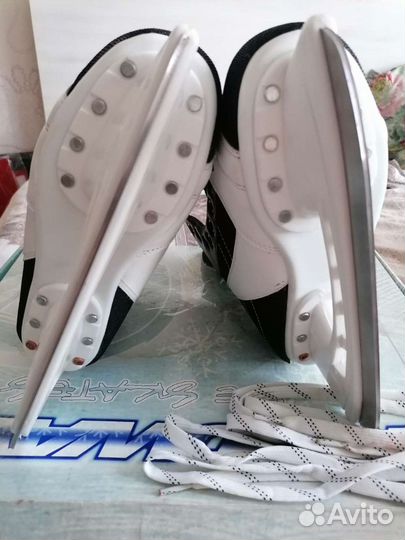 Коньки хоккейные