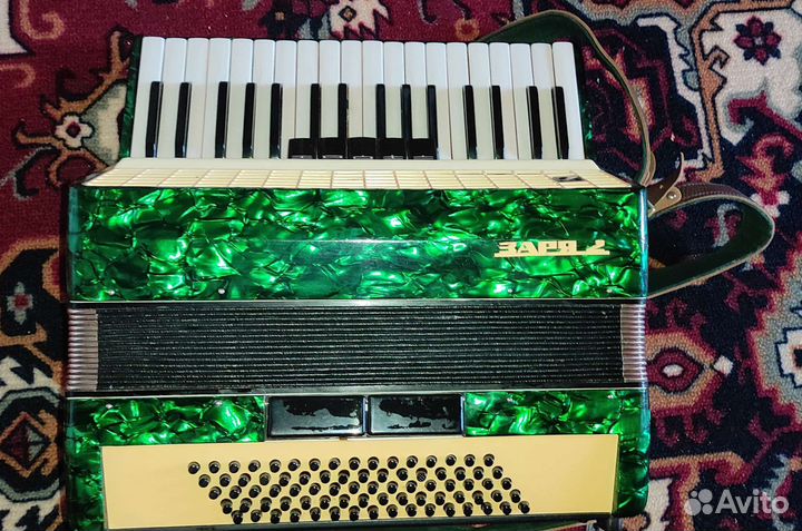 Аккордеон Заря-2 с футляром