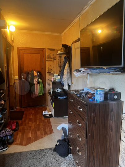 Доля в 1-к. квартире, 54 м², 1/2 эт.