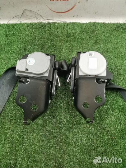 Ремень безопасности задний Mazda 3 хетчбэк BM 2.0