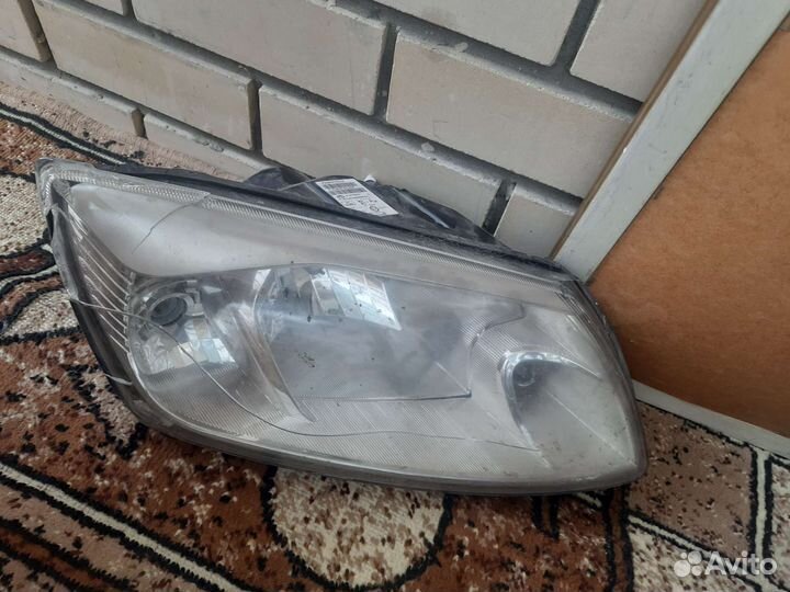 Фара гранта передняя правая
