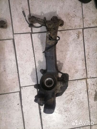 Кулак поворотный левый правый пассат Passat B5 1.8