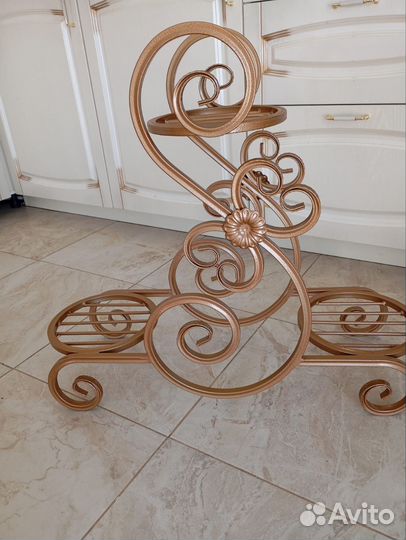 Подставка для цветов металлическая