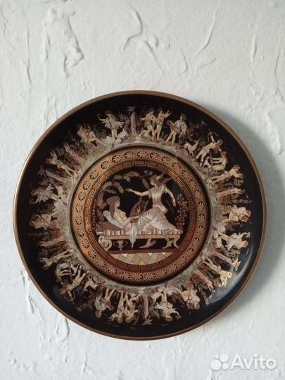 Настенная тарелка