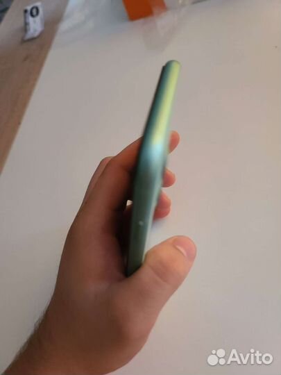 Телефон iPhone 11