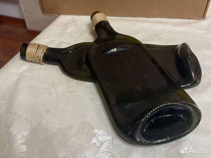 Плоские тарелки бутылки для сервировки стола