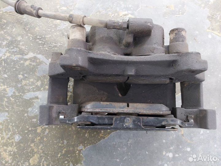 Суппорт тормозной передний правый Mercedes Gl 500