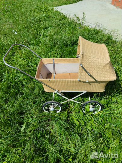 Каляска для кукол