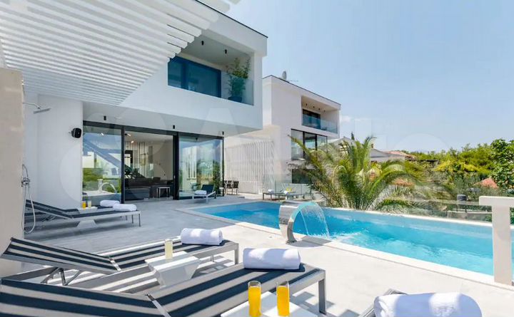 Дом 360 м² на участке 18 сот.