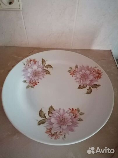 Тарелки и блюдо