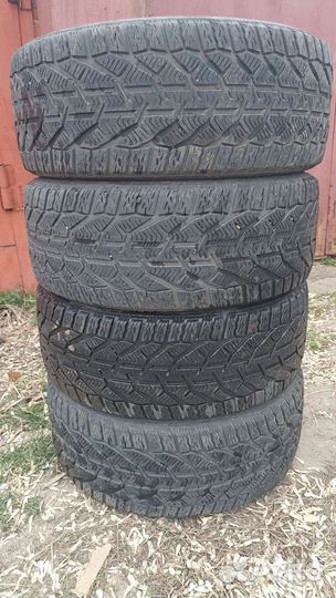 Tigar Winter 235/45 R18 98